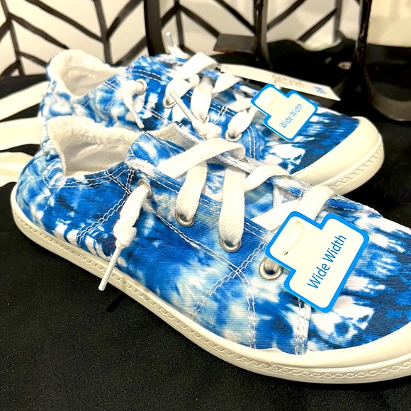 NWT Time and Tru Blue Tie Dye Memory Foam Slip-Ons, Sz 6.5W - Picture 3 of 11